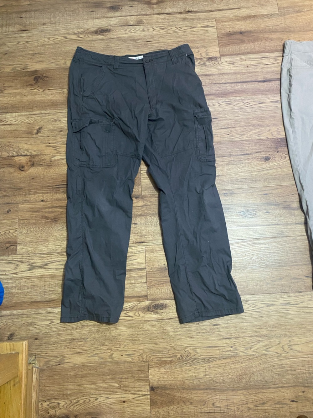 Wrangler Men's Grey Cargo Pants with Utility Pockets